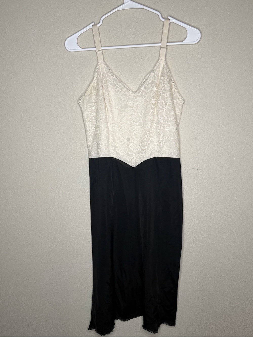 VTG Vanity Fair Black Ivory Lace Trim Nylon Lingerie Nightgown Slip Dress Sz 34